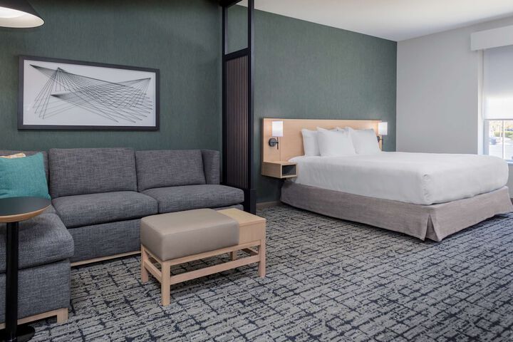 Room 17 of 28