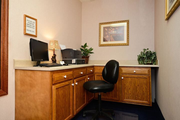 Business Center 26 of 27