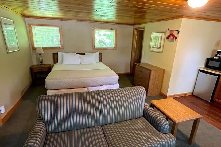 Hanging Horn Lakeside Resort