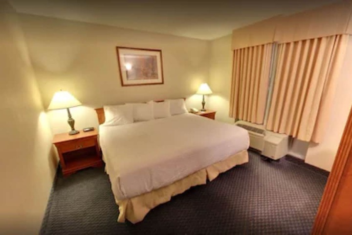 Room 48 of 77