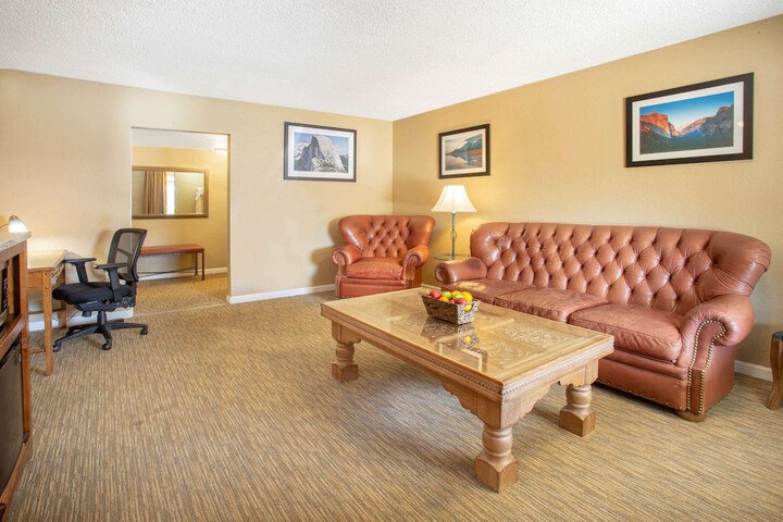 Room 9 of 20