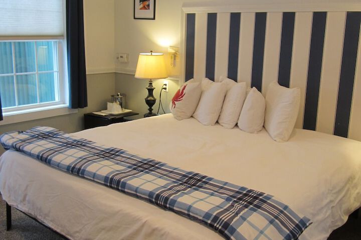 Room 32 of 51