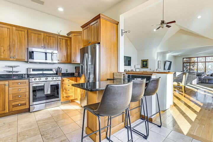Waterfront Home w / Boat Dock & Deck in Storm Lake!
