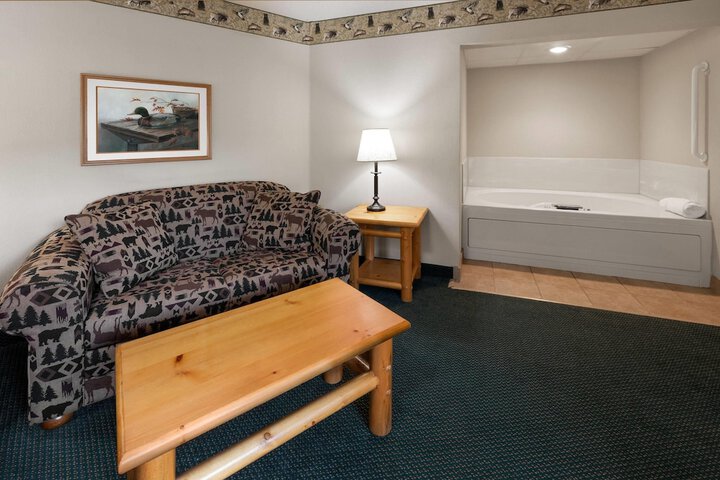 Shell Lake Lodge a Travelodge by Wyndham