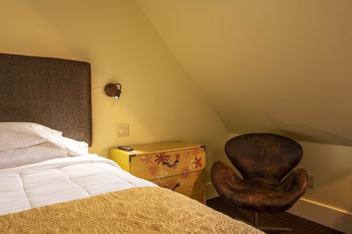 Room 209 of 335