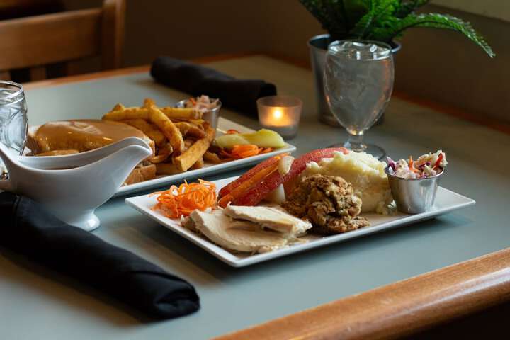 Dining 30 of 37