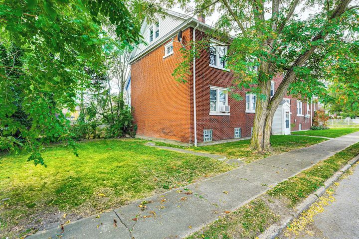 Apartment 1 Mi to Buffalo Botanical Gardens!