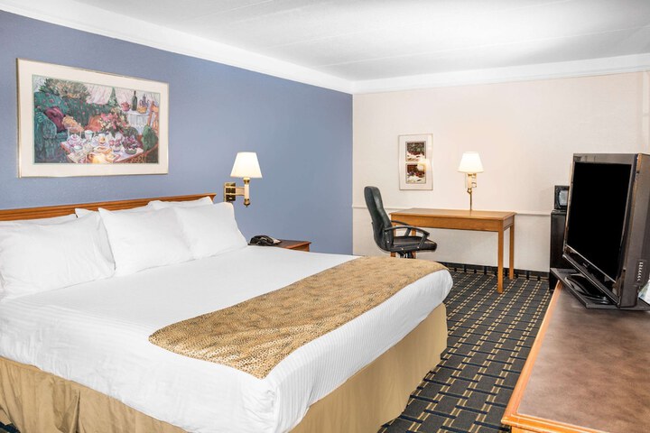 Room 8 of 25