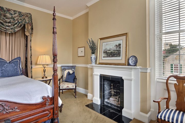 Room 106 of 170