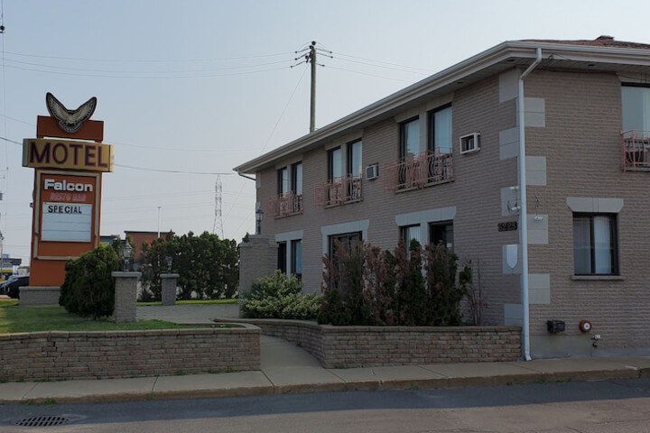 Falcon Motel Brossard