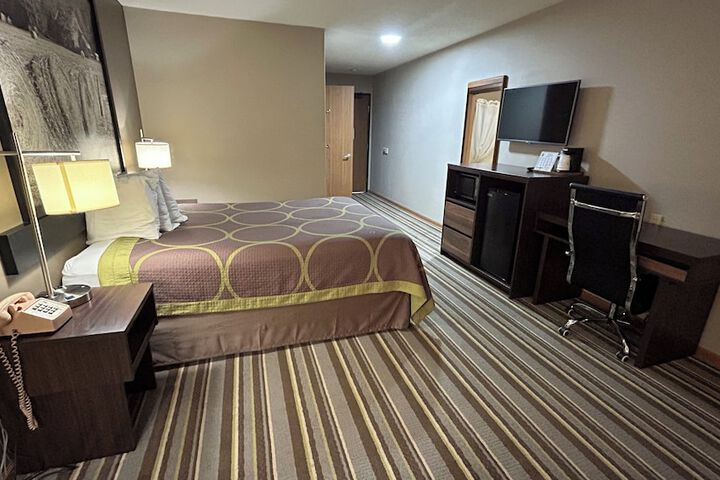 Room 16 of 60