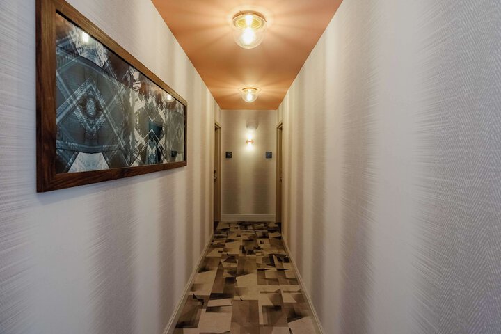 Room 27 of 47