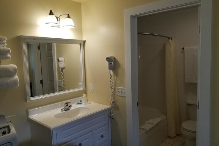 Captains Quarters Motel