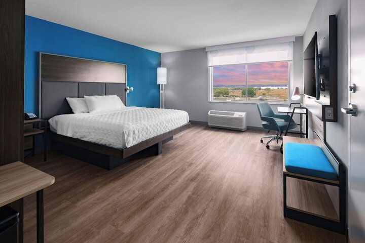 Room 34 of 40