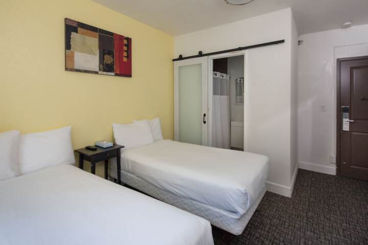 Casa Loma Hotel