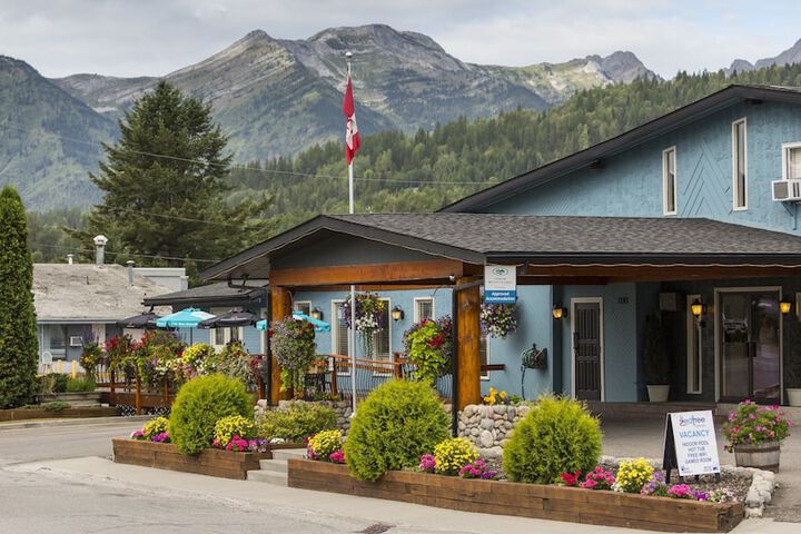 Red Tree Lodge