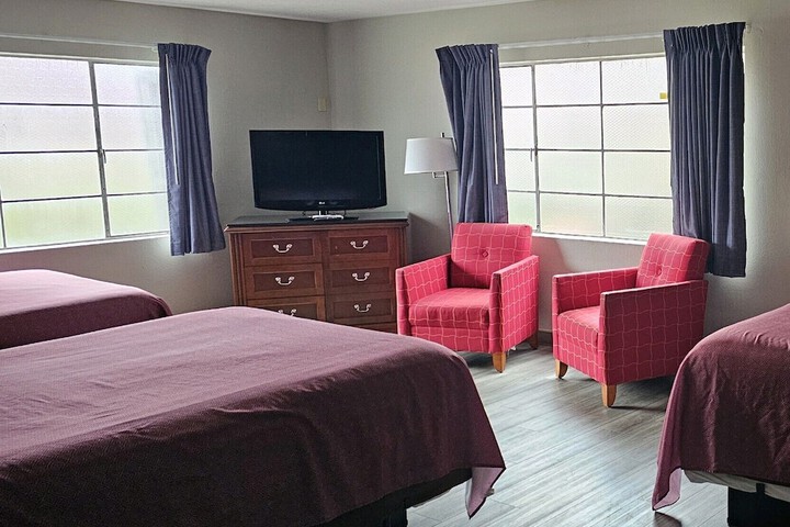 Room 27 of 34