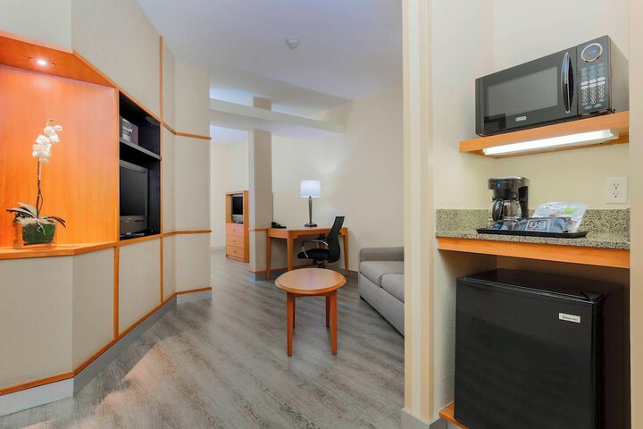 Room 13 of 27
