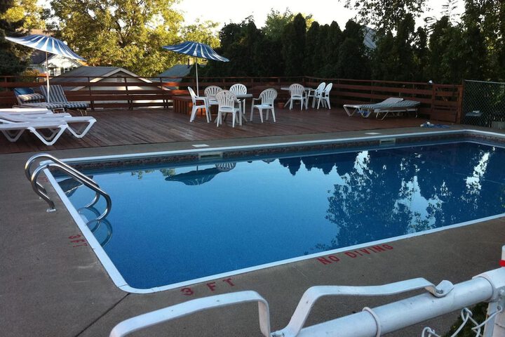 Pool 10 of 36