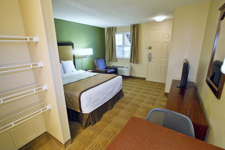 Room 11 of 24