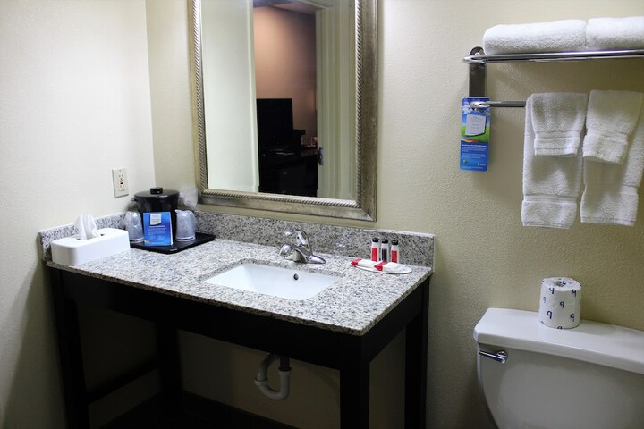 Room 25 of 42