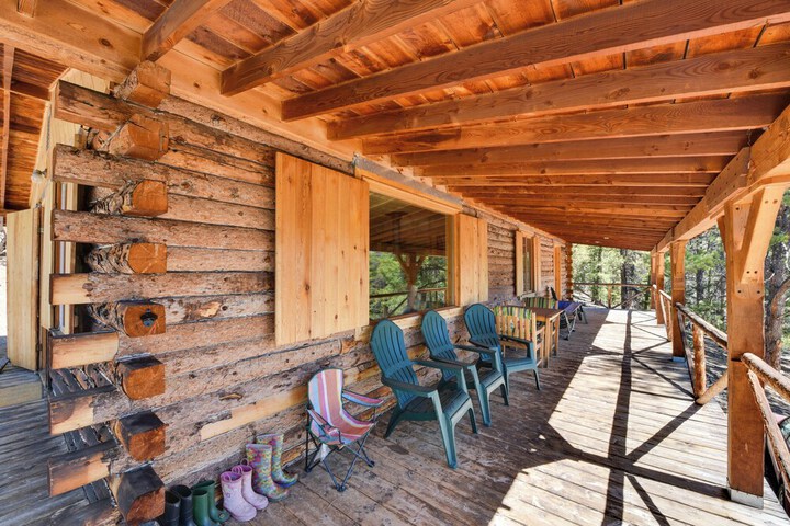 Idyllic Twin Lakes Escape w / Views of the Lakes