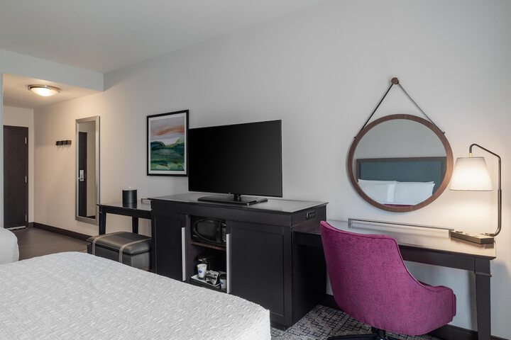 Hampton Inn & Suites Roanoke-Downtown