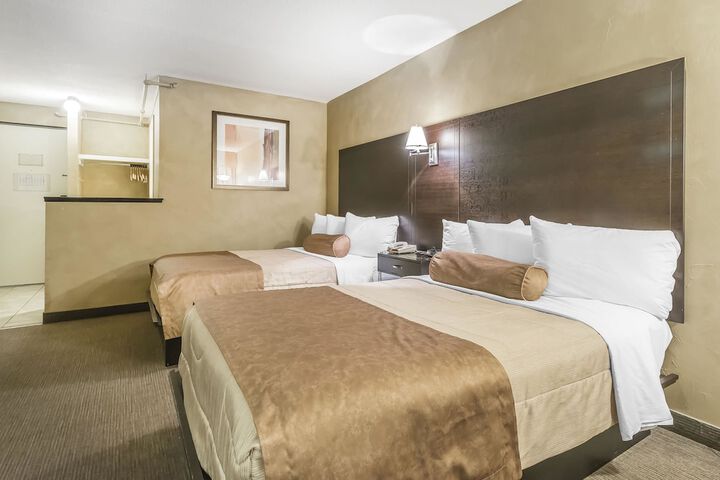 Room 17 of 28