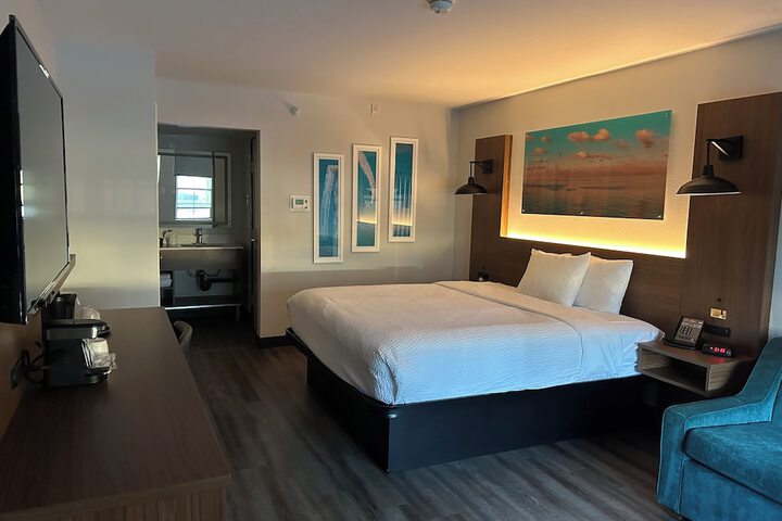 Room 11 of 38