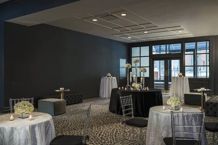 Ballroom/Hall 29 of 39