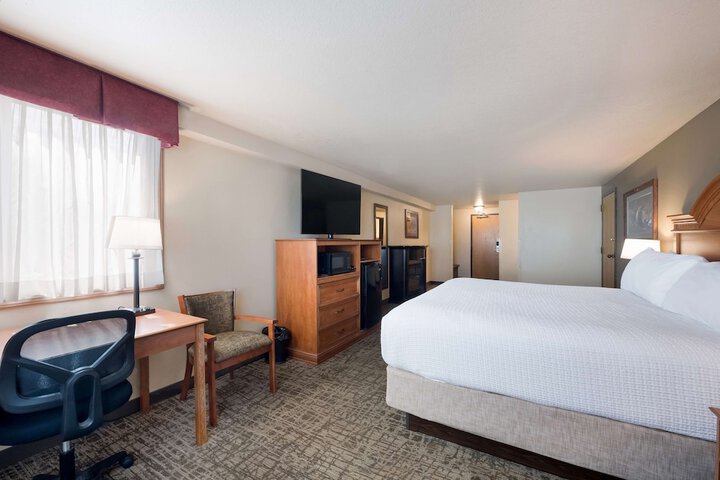 Room 11 of 25