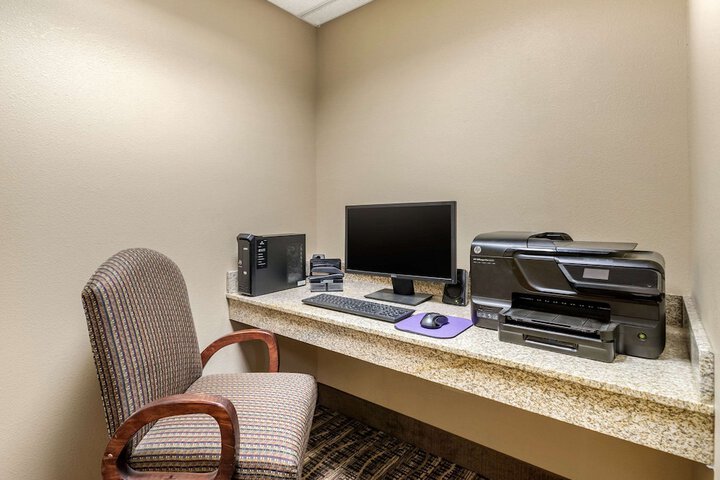 Business Center 31 of 32