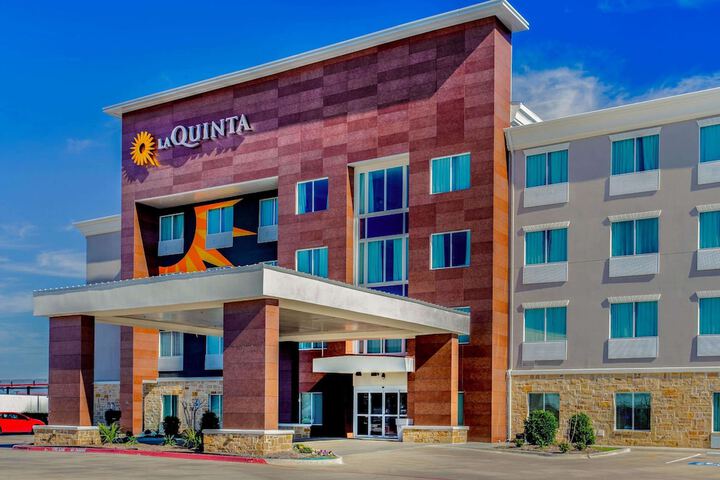 La Quinta Inn & Suites by Wyndham Northlake Fort Worth