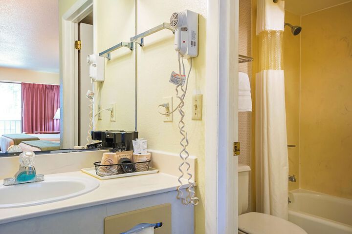 Room 15 of 23