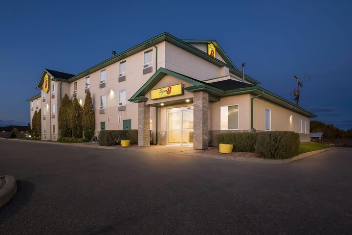 Super 8 by Wyndham Prince Albert