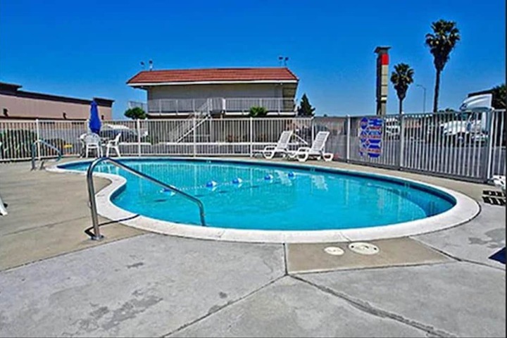 Pool 6 of 29