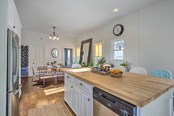 Walk to Downtown: Pet-friendly Millerton Home!