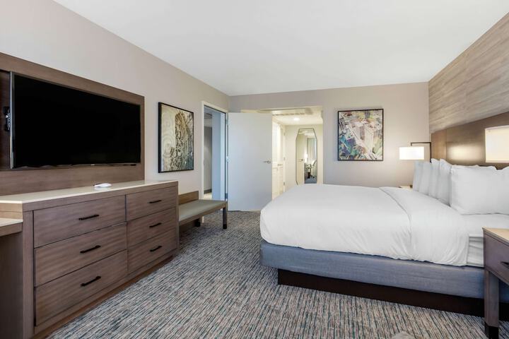 Room 28 of 63