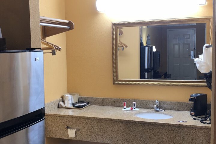 Room 15 of 32