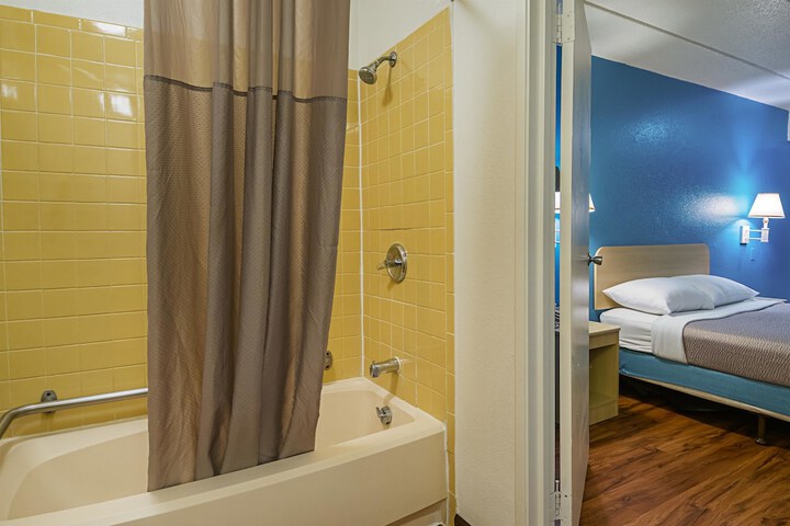 Room 43 of 47