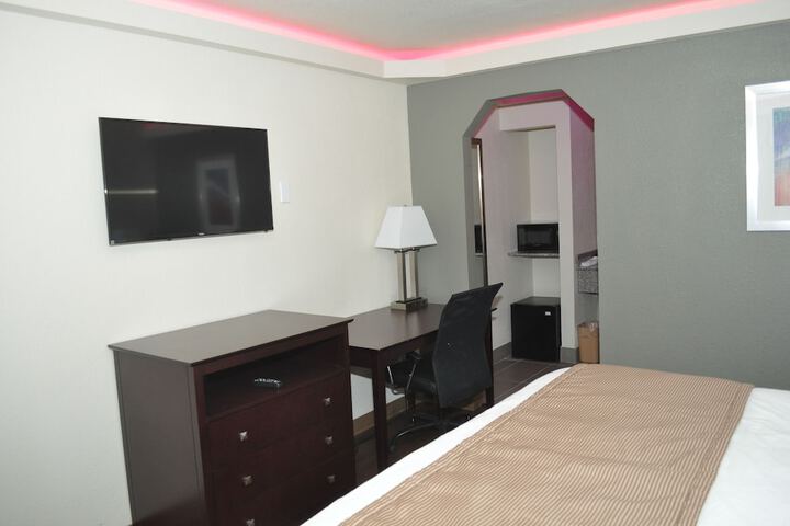 Room 18 of 27