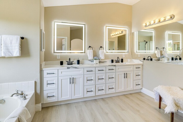 Mtn-view Gem w / Private Yard: Luxe Beaumont Home
