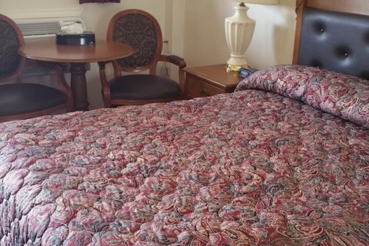 Room 10 of 37