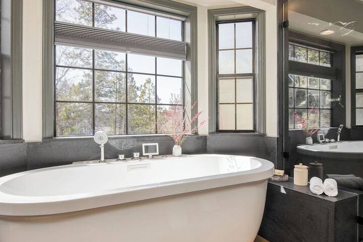 Pollock by Avantstay Stunning Views w / Movie Room Game Room & Large Balcony