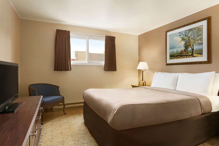 Room 9 of 20