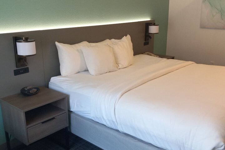 Room 35 of 60