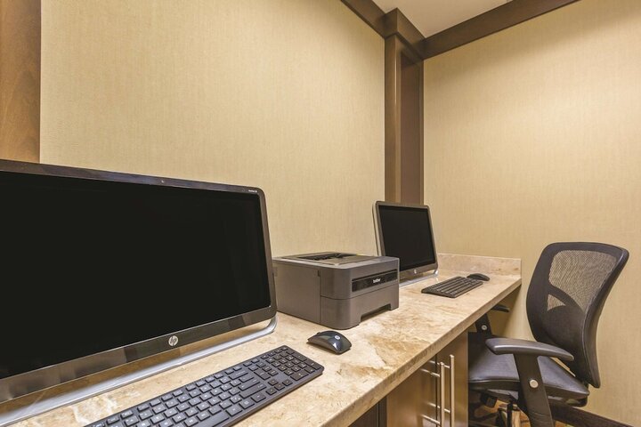 Business Center 28 of 29