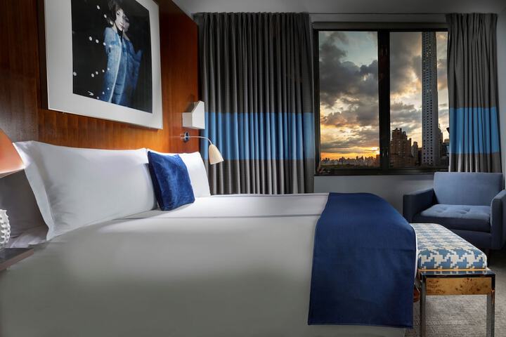 Room 32 of 43