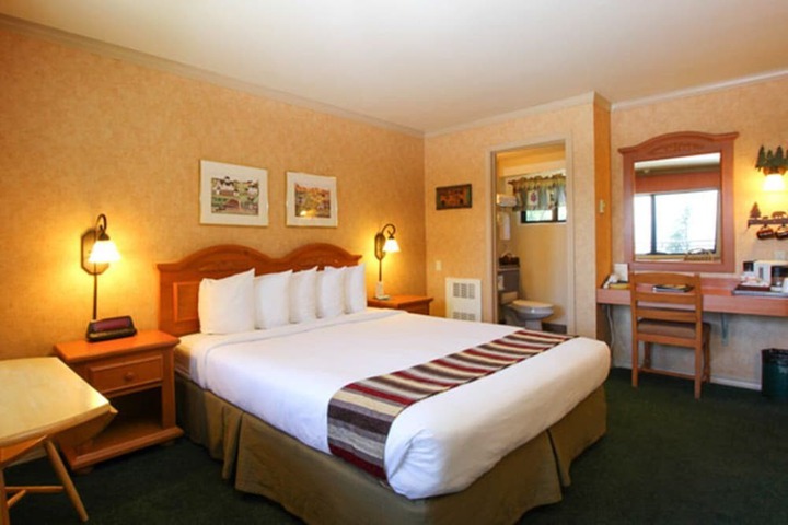 Pepper Tree Inn
