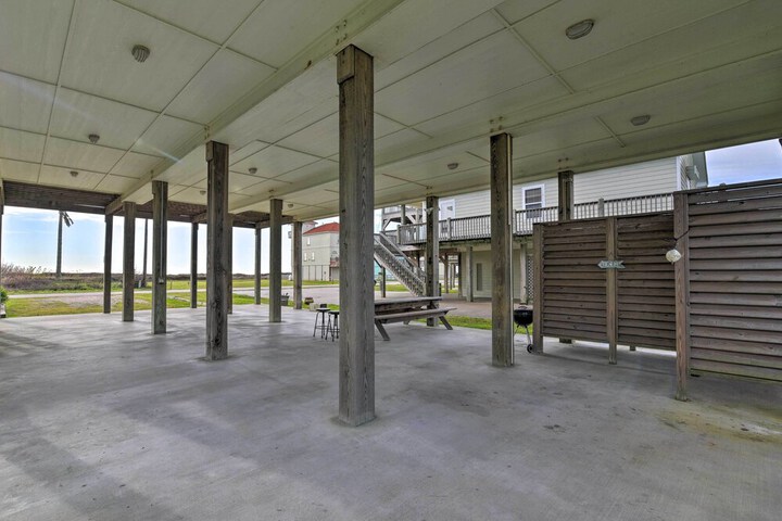 Ocean View & Grill: Crystal Beach Bungalow!